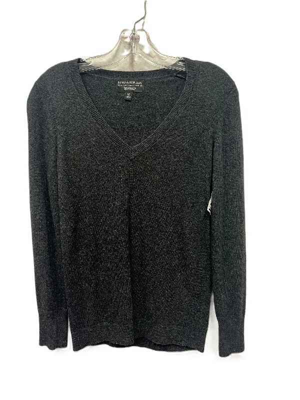 Sweater By Banana Republic In Grey, Size: Xs