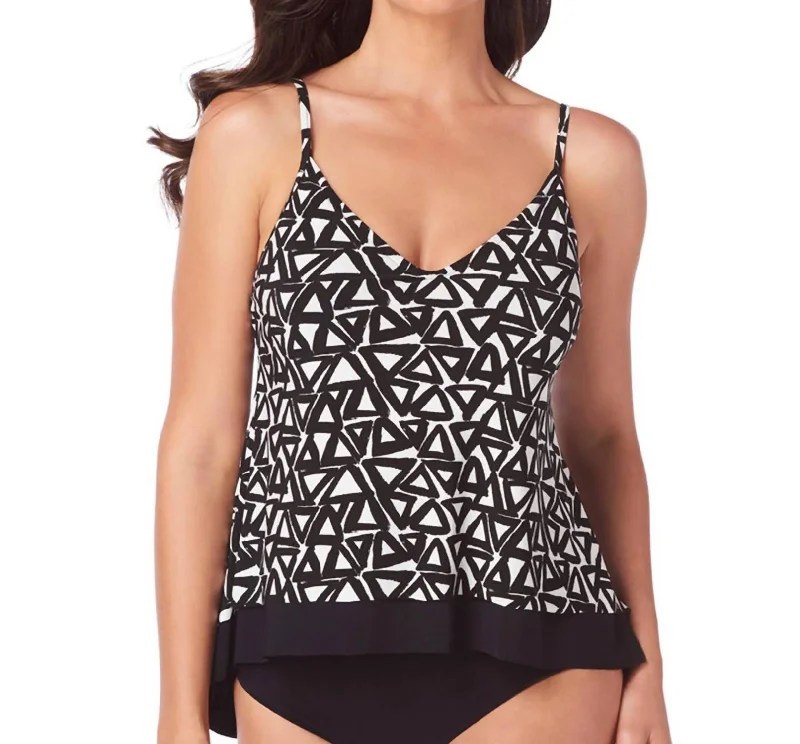 Women's Sporty Clothes Bermuda Triangle Underwire Jolene Layered Tankini Top In Black White