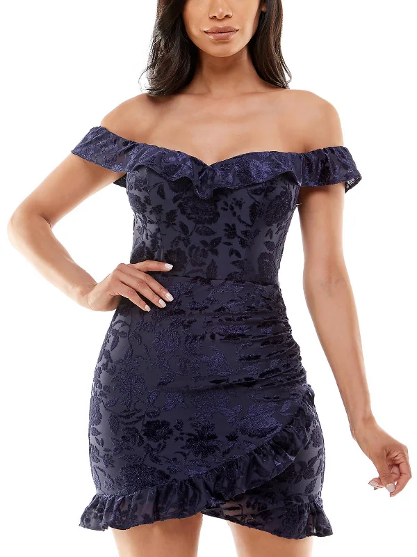 Stylish Women's Garments For Holidays Juniors Womens Off-The-Shoulder Velvet Fit & Flare Dress